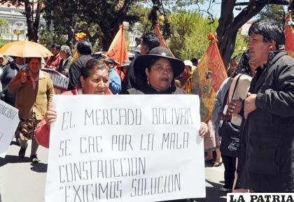 Medida de protesta por el deterioro del mercado Bolívar