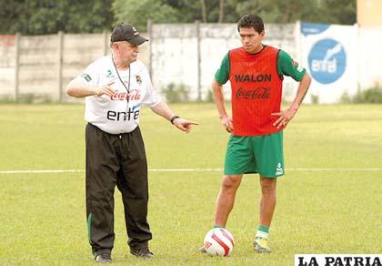 Carlos Saucedo junto a Xavier Azkargorta