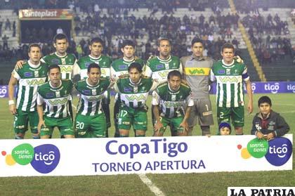 Integrantes del equipo de Oriente Petrolero