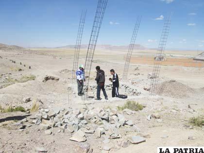Dirigentes del motociclismo inspeccionan el circuito de Capachos
