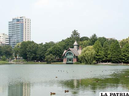 El lago artificial Harlem Meer, en Central Park
