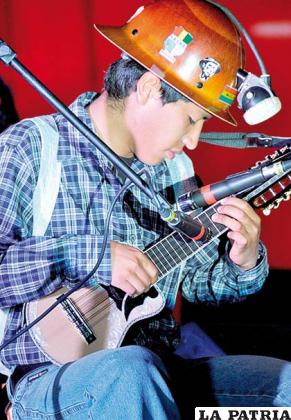 Jhon Lizarazu, otro músico de la Capital del Folklore