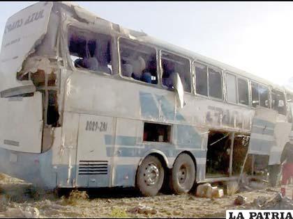 El bus quedó con daños de consideración (Foto gentileza El Potosí)