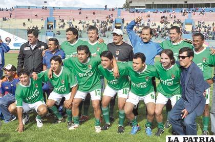 La selección boliviana del 94 trajo bonitos recuerdos al público que asistió al “Bermúdez”