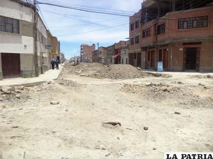 Proyecto de asfaltado en la calle Velasco Galvarro