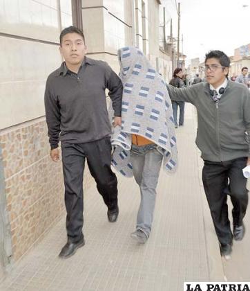 El presunto autor antes de ingresar a la Fiscalía