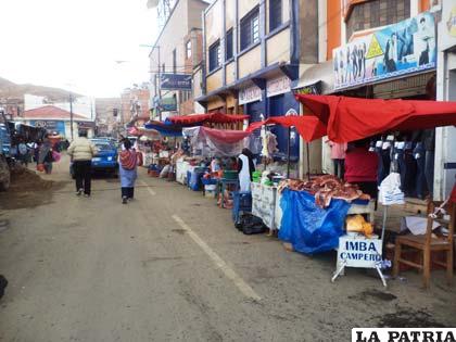 Comerciantes de carne en la calle Adolfo Mier entre Pagador y Velasco Galvarro