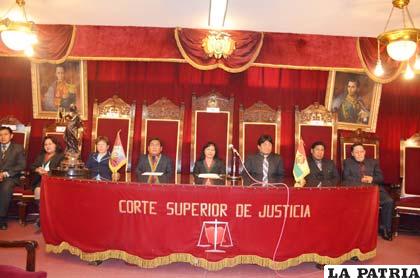 Sesión de honor del Tribunal Departamental de Justicia 