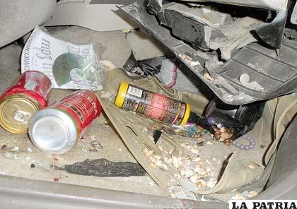 Las latas de cerveza que se encontraron en el vehículo accidentado