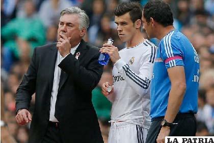 Ancelotti brinda instrucciones a Bale