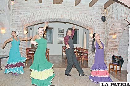 Muchas danzas se heredaron de las tradiciones españolas