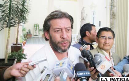 Senador del MAS por Cochabamba, Adolfo Mendoza