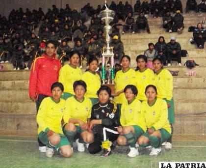 Jugadoras de Esbapol en el futsal femenino