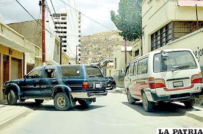 No se puede estacionar frente a un garaje
