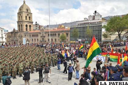 Militares pidiendo la descolonización de las Fuerzas Armadas en abril