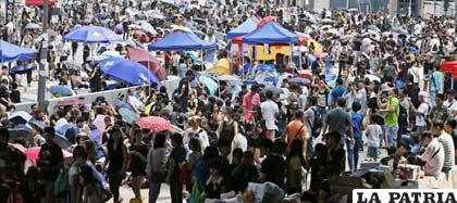 En Hong Kong tiene el nombre de “la revolución del paraguas”  porque las usan para evitar los gases 