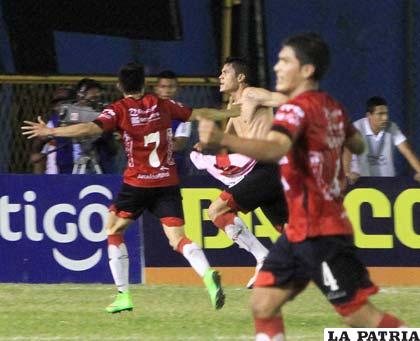 Oscar Díaz celebra el gol del empate de Wilstermann
