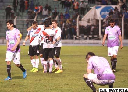 Celebración de Nacional Potosí por el gol de Anderson Da Silva 