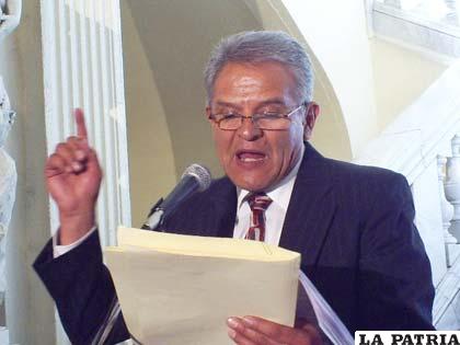 Defensor del Pueblo de Bolivia y vicepresidente de la FIO, Rolando Villena