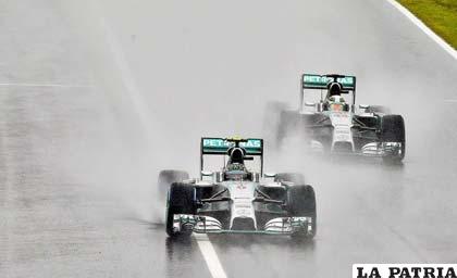 La carrera se ha disputado bajo una intensa lluvia