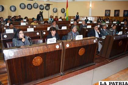 Seis panelistas fueron responsables de hacer las preguntas a los candidatos