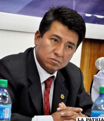 Choque lamentó que exista poca o ninguna independencia de poderes en Bolivia