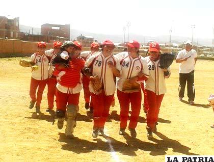 Vuelta olímpica de las jugadoras de Red Sox