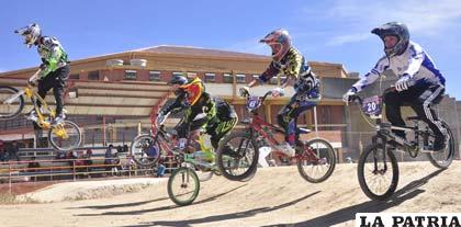 Las pruebas de bicicross se disputan en la pista “Virgen del Socavón”