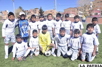 El equipo de Oruro Royal en la categoría Sub-9