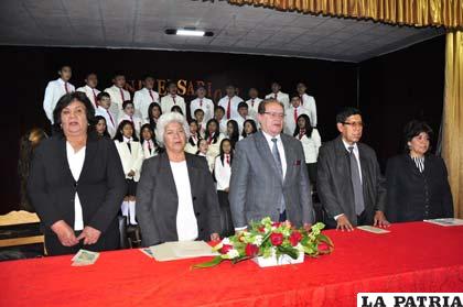 Acto académico del Colegio Bolivia Japón celebrando los 21 años de vida institucional