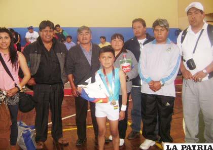 El gimnasta Fernando Flores que logró oro en los juegos