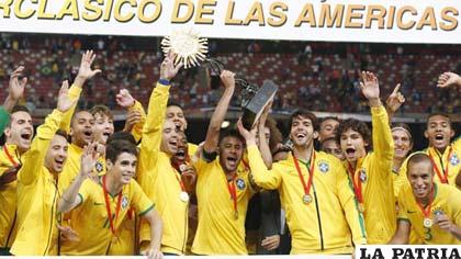 El festejo de los brasileños por la conquista del trofeo del Superclásico de las Américas