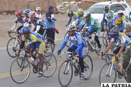 Ciclistas orureños que participarán en la Vuelta a Oruro