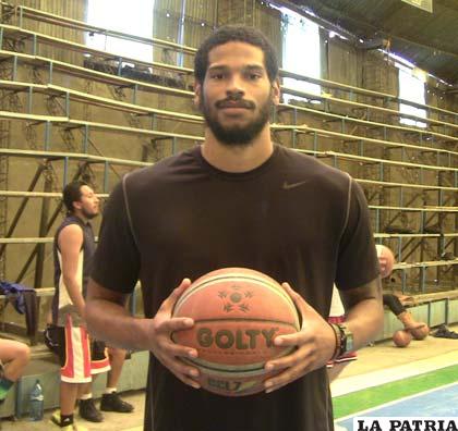 Roberto Little comenzó a entrenar desde ayer en CAN 