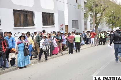Muchas personas se quedaron sin poder sufragar