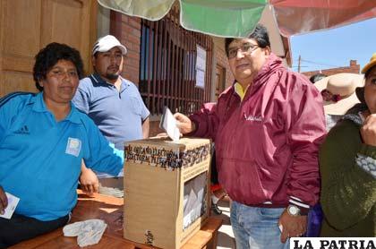 García no logró objetivo de llegar al Parlamento y lamenta victoria de Evo Morales