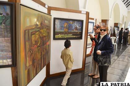 La inauguración de la exposición colectiva se suspendió por premiación a artistas