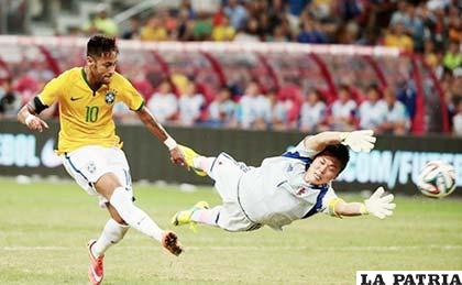 Póker de Neymar en el partido frente a Japón