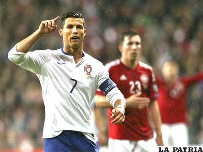 Cristiano festeja el gol que anotó para la victoria de Portugal 