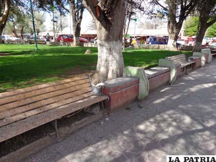 Las dos bancas de la “discordia”