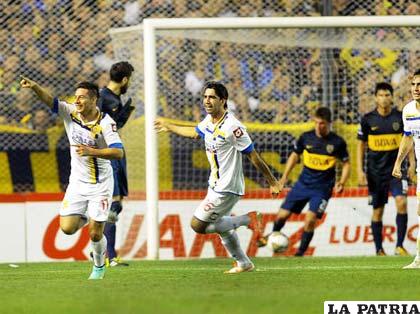 El festejo de los jugadores de Capiatá