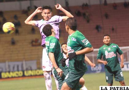 Petrolero llega de ganar a Real Potosí en la Villa Imperial