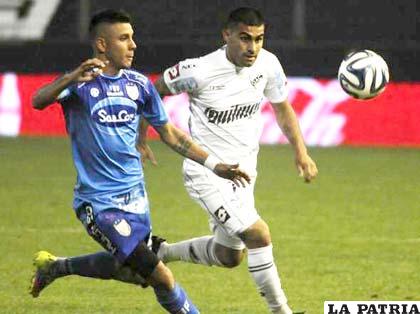 Una acción del partido entre Rafaela y Quilmes