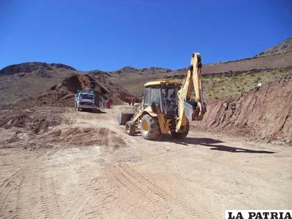 Trabajos de excavación en roca que se hicieron en tramo Kulluri-Ancaravi