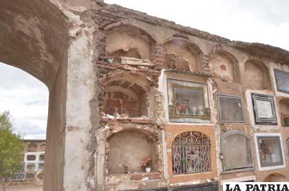 Estado de algunos pabellones del cementerio