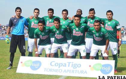 El plantel de Petrolero que ayer hizo valer su condición de local