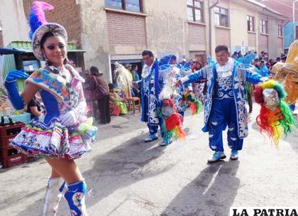 Bellas figuras acompañaron el paso de la morenada