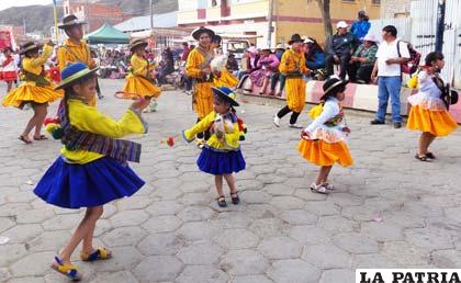 Niños también participaron en la danza de la llamerada