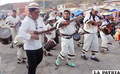 Músicos de la Fraternidad Jalkas Sipayas