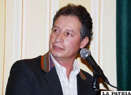 Ministro de Minería, César Navarro